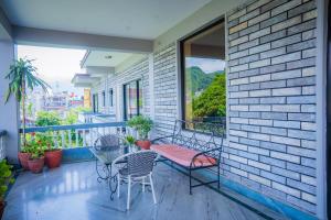 Balcone o terrazza di Hotel Crown Himalayas