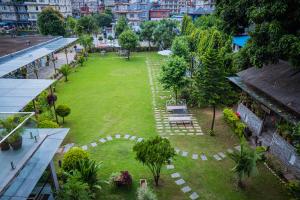 Giardino di Hotel Crown Himalayas