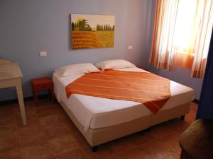 a bed in a bedroom with a painting on the wall at Comfortable apartment with AC at 3 5 km from the beach in Castellaneta Marina 