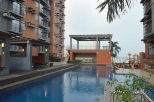 Swimming pool sa o malapit sa Cozy Studio with Beautiful View & FREE Netflix Access