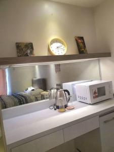 Η κουζίνα ή μικρή κουζίνα στο Cozy Studio with Beautiful View & FREE Netflix Access