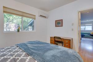 een slaapkamer met een bed, een dressoir en een raam bij Cozy Seattle Retreat with Outdoor Dining Table! in Seattle