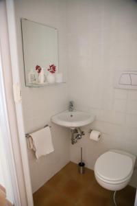 A bathroom at Villa Carmen
