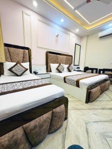 a hotel room with two beds in a room at Frankstay By Hotel SAMRAT RESIDENCY 10 Mints Walking Distance Nizamuddin Railway Station in New Delhi