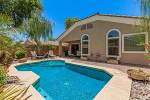 Serenity Haven with Private Pool in Gilbert 내부 또는 인근 수영장