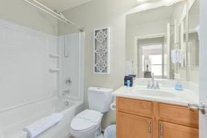 Serenity Haven with Private Pool in Gilbert 욕실
