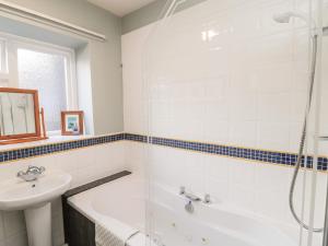 Koupelna v ubytování Simonside Apartment + 16 fotografií
