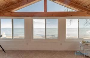 Lake Erie beachfront cottage enjoy a private sandy Beach to fish swim or relax