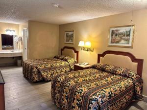 A bed or beds in a room at Highland Inn