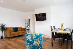 a living room with a couch and a table at Bungalow in Keynsham in Keynsham