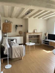 a living room with a couch and a table at Charmant Duplex - Au bord de l'Eure in Chartres