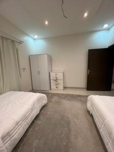 Een bed of bedden in een kamer bij Private Family's Apartment