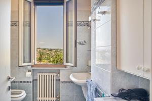 Ein Badezimmer in der Unterkunft Azure spot in Siena centre - Apt centrale con balcone