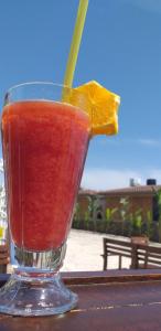 napój w szklance z plasterkiem pomarańczy w obiekcie Side Kaktüs Boutique otel w Side
