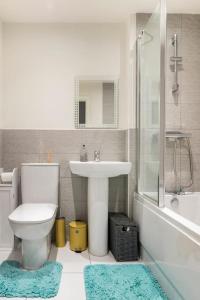 a bathroom with a sink and a toilet and a shower at Double bedroom with a private bathroom in Woodplumpton
