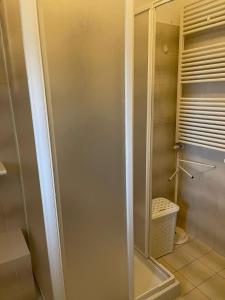 a shower stall in a bathroom with a toilet at Case vacanze Corrado 2 in La Capriola
