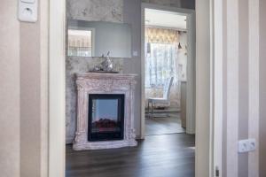 a living room with a fireplace in a room at Harmonie in Nordenham