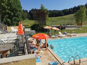 Swimming pool sa o malapit sa Hostel Quartier Libre