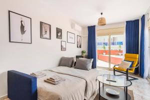 a bedroom with a bed and a table and a chair at Grand Apartament Lloret in Lloret de Mar