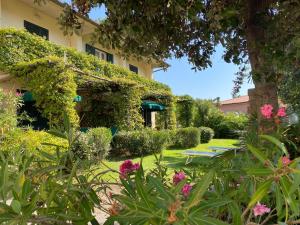Сад в Belvedere Residenza Mediterranea