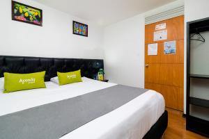 מיטה או מיטות בחדר ב-Hotel Bogota Elite