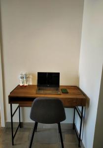 a desk with a laptop and a chair on it at Luxury Apartment, 1110 Z.4 in Guatemala