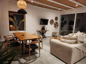 TV a/nebo společenská místnost v ubytování Diamond Of Mykonos