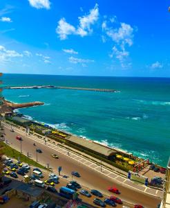 a view of a parking lot next to the ocean at Apartment Sedi Beshr in Alexandria
