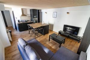 a living room with a couch and a table at Magnifique appartement duplex climatisé de 40m² in Nancy
