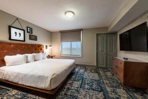 Postel nebo postele na pokoji v ubytování Radisson Hotel Fairview Heights - St Louis