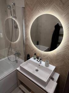 Ένα μπάνιο στο Urban Plaza Business Apartment