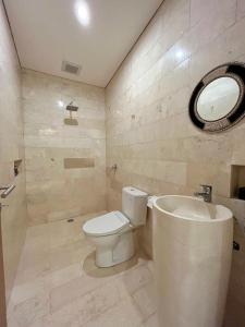 Vannituba majutusasutuses 2 Bedroom Exclusive Villa Rice Paddy views with Private Pool Includes Free Breakfast