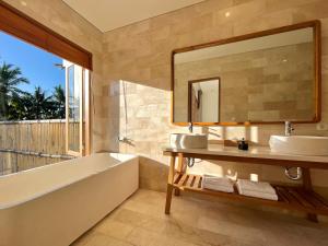 Vannituba majutusasutuses 2 Bedroom Exclusive Villa Rice Paddy views with Private Pool Includes Free Breakfast