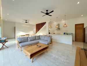 Istumisnurk majutusasutuses 2 Bedroom Exclusive Villa Rice Paddy views with Private Pool Includes Free Breakfast