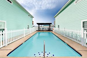 Bazén v ubytování Gulfside Condominiums 14 Port Aransas Condo 1A Unit 14 nebo v jeho okolí