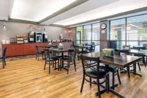 a restaurant with tables and chairs and a counter at Best Western Plus Eau Claire Conference Center in Eau Claire