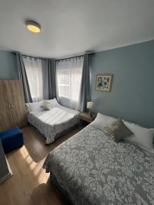 Cama ou camas em um quarto em Hostal Ravello