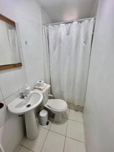 Um banheiro em Hostal Ravello
