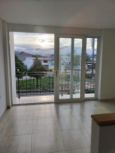 an empty room with a large sliding glass door at Hotel Guadalupe Acacías in Acacías