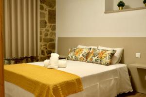 En eller flere senge i et værelse på Plátanos & River Apartments