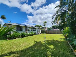 a yard with a house and a fence at Gateway to Paradise in Westcourt