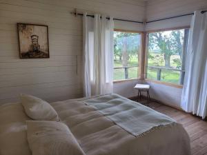 a bedroom with a large bed and a window at Casa en Las Perdices, Carmelo in Carmelo