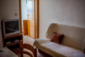 Khu vực ghế ngồi tại Apartments by the sea Drasnice, Makarska - 20243
