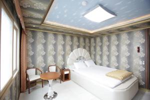 מיטה או מיטות בחדר ב-Pataya Motel