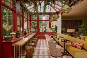 Predel za sedenje v nastanitvi Ember Locke Kensington
