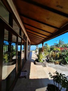 Uma varanda ou terraço em Manigelang Villa