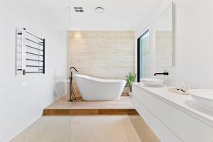 Foto de la galería de Bayview Luxe Entertainer Pool & World Class View en Mount Martha