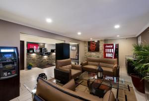 a living room with couches and a tv at Red Roof Inn Dahlgren - Naval Base in Dahlgren