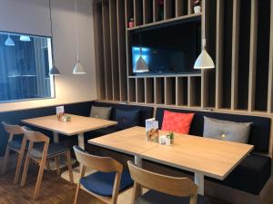 Posezení v ubytování Holiday Inn Express Munich - Olympiapark by IHG
