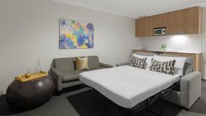 Kuchyň nebo kuchyňský kout v ubytování Oaks Perth Hotel